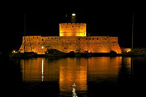 Archivo:Saint Nicolas Fort Rhodes Harbour night