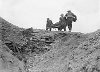 Archivo:Stretcher bearers Battle of Thiepval Ridge September 1916