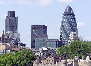 Archivo:Swissre.and.tower42.london.arp