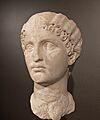 Teatro romano de Zaragoza. Cabeza de escultura de una joven del siglo I. Zaragoza, España, Spain