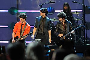 Archivo:The Jonas Brothers perform at the Kids Inaugural