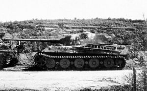 Archivo:Tiger II mit Porscheturm