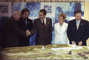 Archivo:Zapatero durante la presentación del proyecto de la Expo Zaragoza 2008