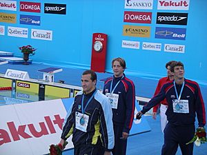 Archivo:2005 FINA World Championships - victory lap of the 100 m butterfly