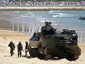 Archivo:AAV-7 en Santander2