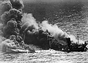 Archivo:Allied tanker torpedoed