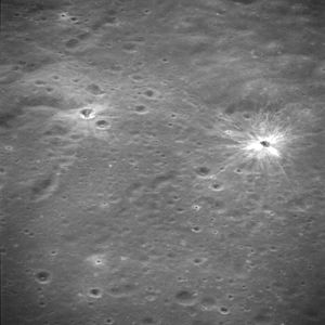 Archivo:Apollo 16 landing site AS14-69-9535