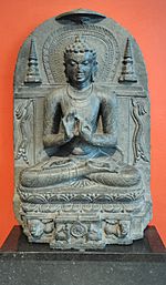 Archivo:Buddha teaching Dharma, on lion throne