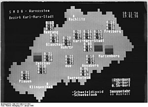 Archivo:Bundesarchiv Bild 183-1990-0131-002, Chemnitz, Computersimulation, Smog