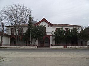 Archivo:Casa patronal de la ex chacra de Ochagavía