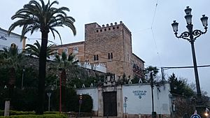 Archivo:Castillo de Cabra