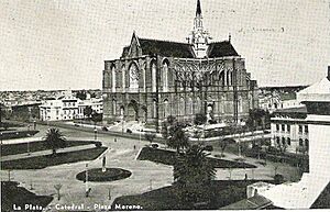 Archivo:Catedral de La Plata (años 30)