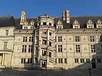 Archivo:Château de Blois - Façade Intérieure