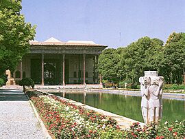 Chehel Sotun Garden, Isfahan, Iran 2005.jpg