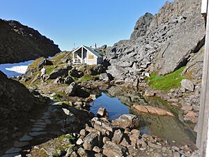 Archivo:Chilkoot Pass - Warden Cabin (9431469411)