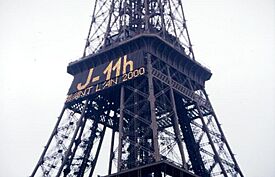 Archivo:Countdown 1999 noch 11 Stunden bis zum Jahr 2000 am Eiffelturm in Paris Foto 1999 Wolfgang Pehlemann Wiesbaden