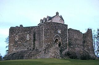 Dunstaffnage Castle.jpg