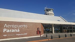 Archivo:Entrada al Aeropuerto "Justo José de Urquiza" de la ciudad de Paraná (Entre Ríos, Argentina)