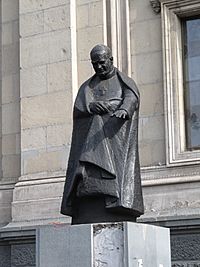 Archivo:Estatua Raúl Silva Henríquez