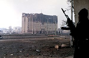 Archivo:Evstafiev-chechnya-palace-gunman