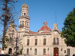 Archivo:Facultad de Derecho y Ciencias Sociales (UMSNH)
