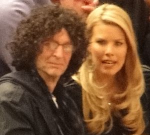 Archivo:Howard Stern and Beth Ostrosky