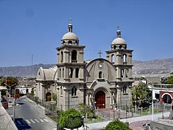 Iglesia San Cristobal, plaza de armas de Palpa - panoramio.jpg