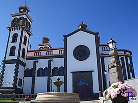Iglesia de Moya - panoramio.jpg