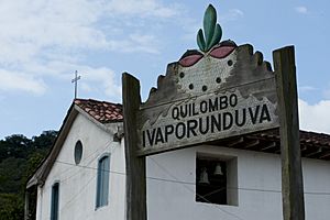 Archivo:Igreja de Nossa Senhora do Rosário dos Homens Pretos de Ivaporunduva (20698188818)
