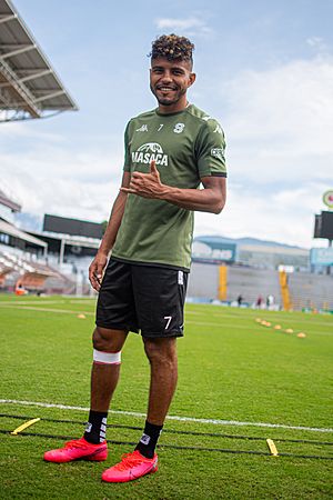 Archivo:Johan Venegas sonríe en un entrenamiento