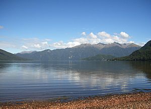 Archivo:Lake hauroko