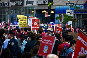 Archivo:May Day 2017 in New York City (33620008533)