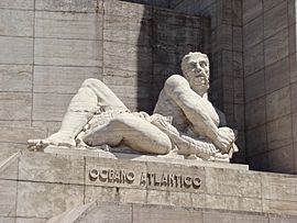 Archivo:Monumento a la Bandera - Océano Atlántico