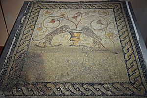 Archivo:Mosaic pavement depicting two panthers drinking from a krater used to mix wine with water, from the crater a vine grows, found in Sant'Antioco, 2nd or 3rd century AD, Sant'Antioco Archaeological Museum, Sardinia (16568237797)