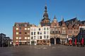 Nijmegen, de Grote Markt (RM31130+1+2 en 31134+5) met de toren van de Sint Stevenskerk RM31182 IMG 3983 2020-04-05 09.20
