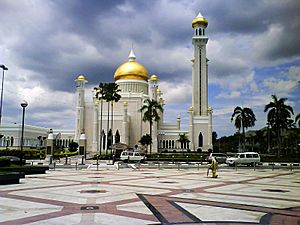 Archivo:Omar Ali Saifuddin Mosque