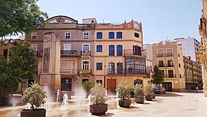 Archivo:Plaça de La Consitució, Alzira