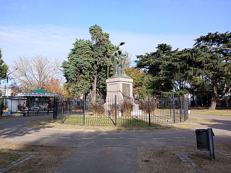Plaza Alsina, Villa Sarmiento
