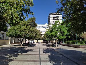 Archivo:Plaza Los Héroes 2022-06