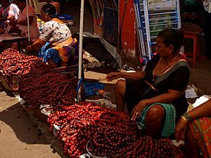 Archivo:Preparação e venda de chouriço goês