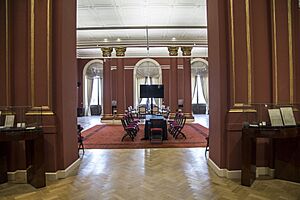 Archivo:Salón de los Pueblos Originarios 04