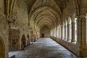Archivo:Santander cathedral 2021 - cloister 2
