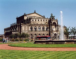 Archivo:Semperoper, Dresden, Sep 1999