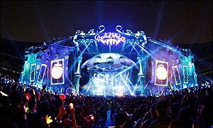 Archivo:Seo Taiji Comeback Stage Christmalo.win on October 18, 2014