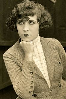 Silent film actress Virginia Fox (SAYRE 657) (cropped) (cropped).jpg