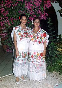 Archivo:Terno típico de Yucatán
