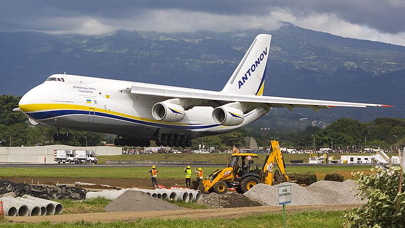 UR-82009 Antonov AN124