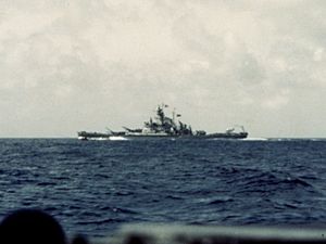 Archivo:USS Massachusetts (BB-59) off Casablanca 1942