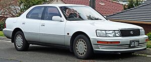 Archivo:1990-1992 Lexus LS 400 (UCF10R) sedan 01