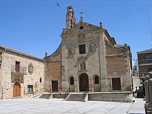 Archivo:20060706-Alba de Tormes Iglesia de San Juan de la Cruz